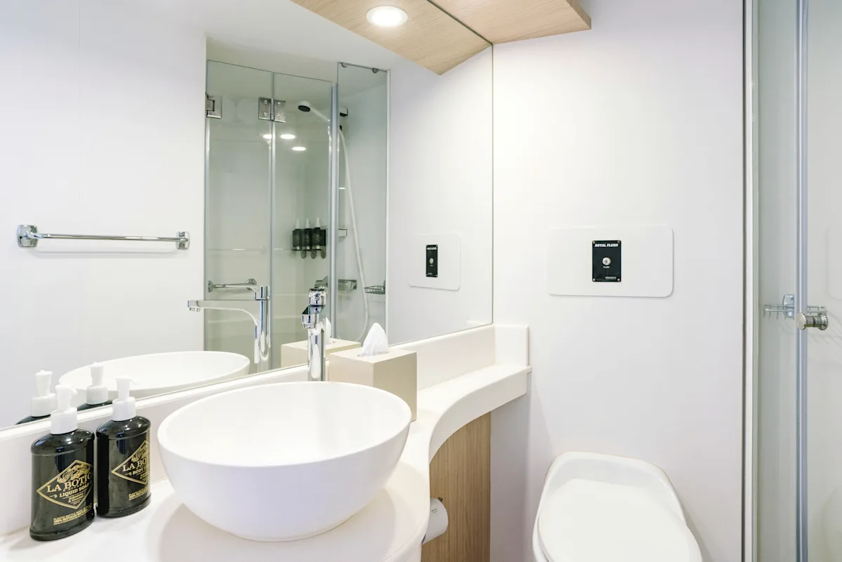 MS_Santa_Cruz_cabin_bathrooms_all_bathrooms_are_the_same_for_the_cabins_only_the_suites_have_different_newly_refurbished_bat