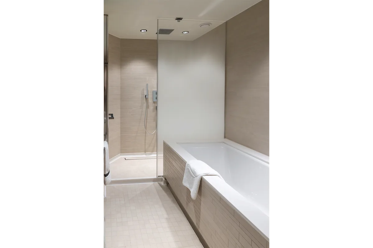 mb-xl-suite-bathroom-2