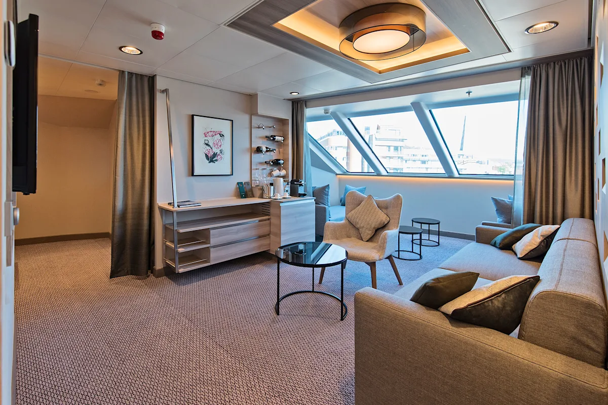md-expedition-suite-ms-roald-amundsen-4