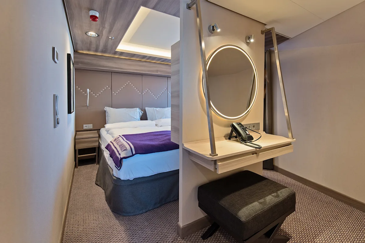 md-expedition-suite-ms-roald-amundsen