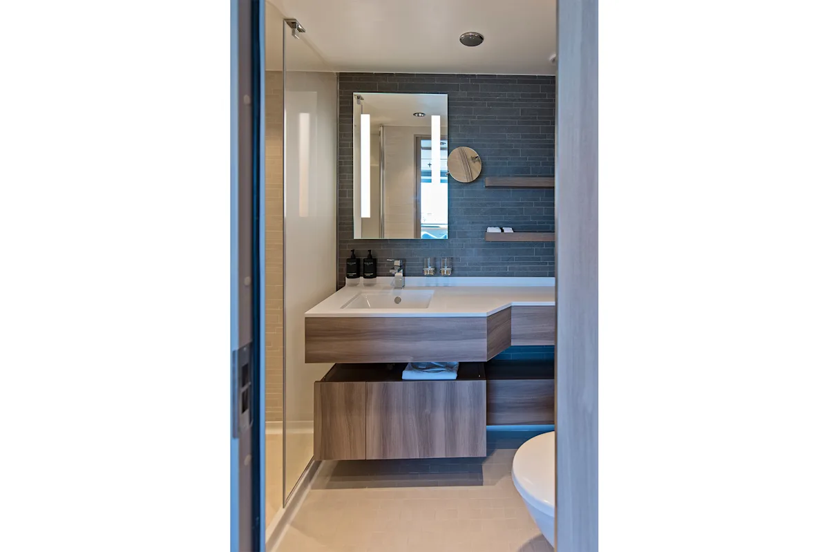 mf-bathroom-expedition-suite-ms-roald-amundsen-5