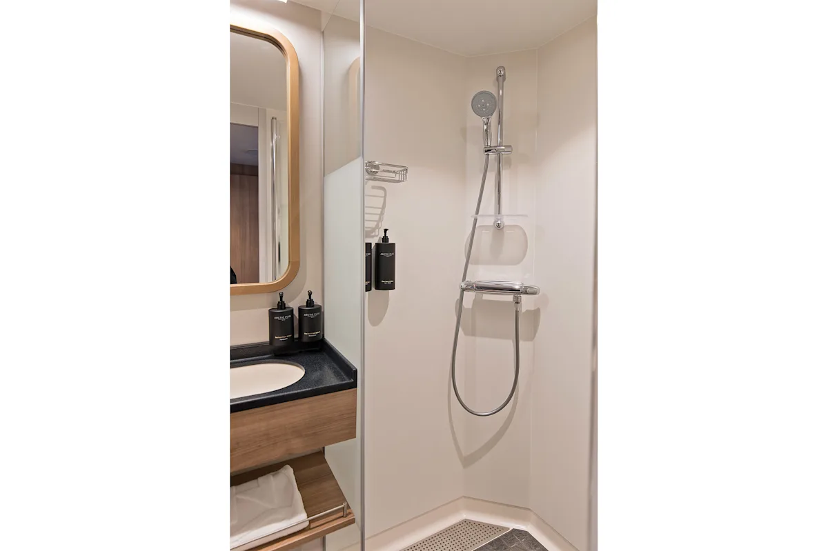 rr-bathroom-polar-outside-ms-roald-amundsen