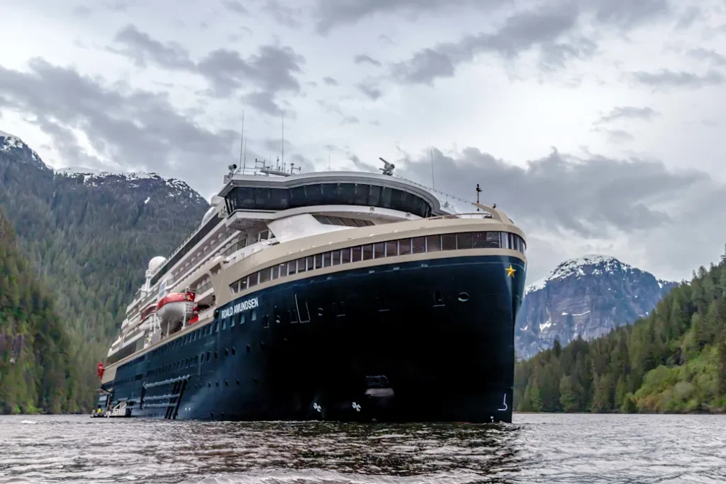 Alaska_Misty_Fjords_MS_Roald_Amundsen_HX_38176_Photo_Oscar_Farerra