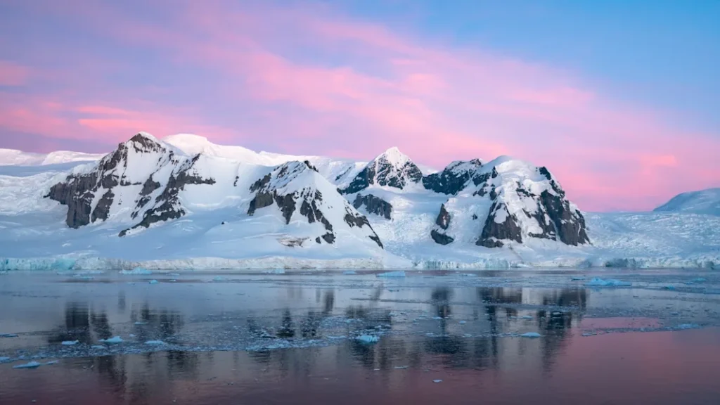 Antarctica_Kerr_Point_HGR_166600_1920_Photo_Yuri_Matisse_Choufour