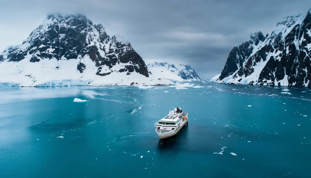 Antarctica_Lemaire_Channel_MS_Fram_HX_36467_Photo_Yuri_Choufour